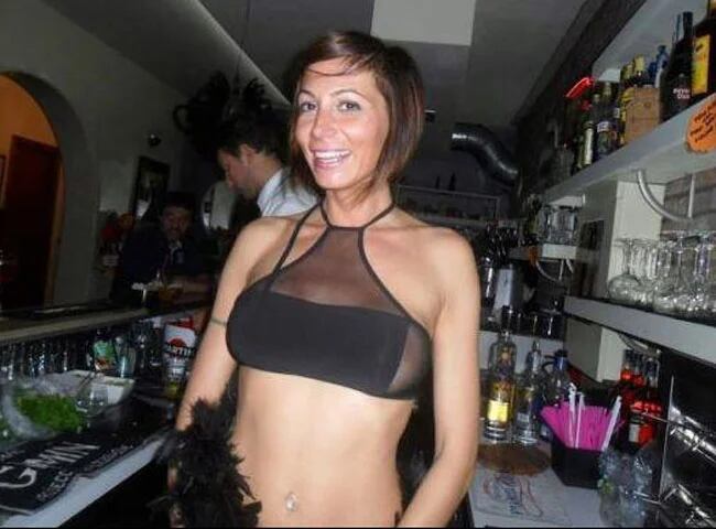 Las Fotos De La Camarera Hot Que Se Desnud Para Playboy Infobae