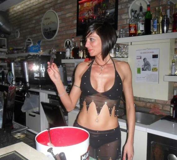 Las Fotos De La Camarera Hot Que Se Desnud Para Playboy Infobae