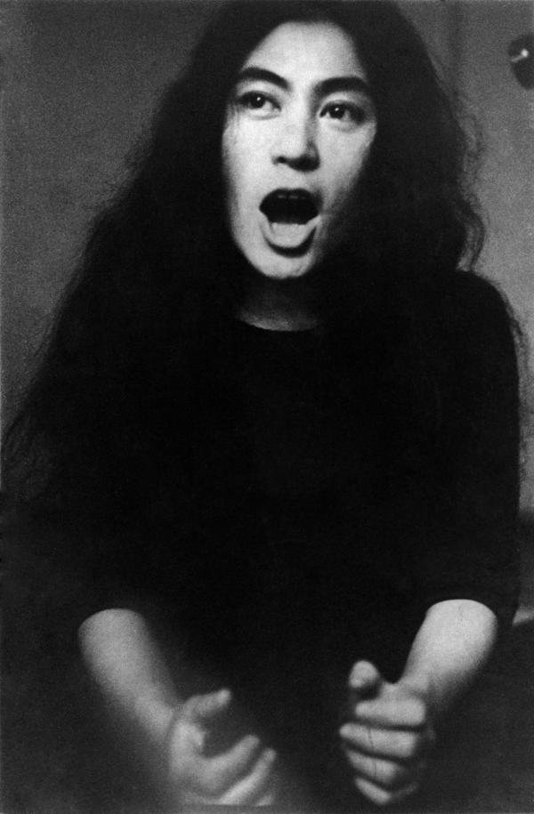 Yoko OnoPieza voz para soprano, 196, interpretada por la artista (Yoko Ono)