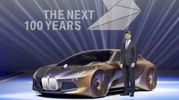 Para brindar en su cumpleaños número 100 ya había presentado el BMW Vision Next 100