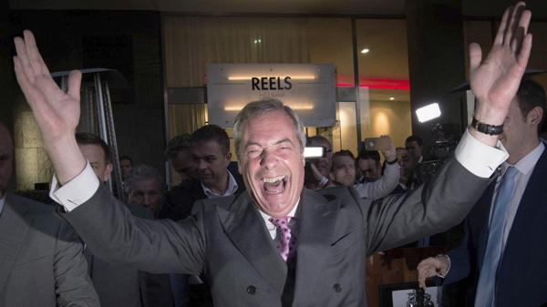 Nigel Farage celebra los resultados (AP)