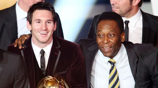 Lionel Messi junto a Pelé en la entrega del FIFA Balón de Oro (AP)