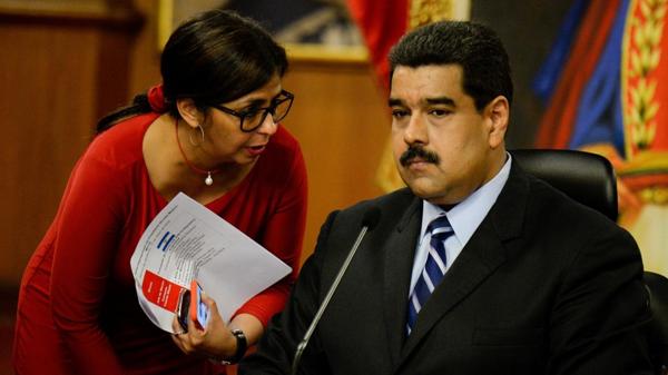 La canciller venezolana, Delcy Rodríguez, y el presidente Nicolás Maduro (AFP)