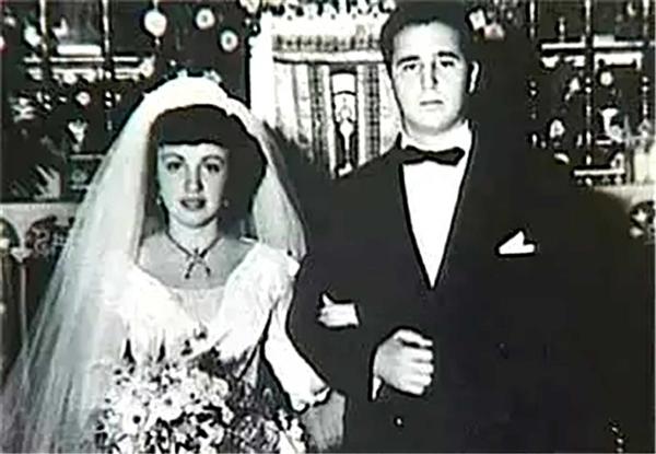 Fidel Castro el día de su casamiento con su primer esposa Mirta Díaz Balart