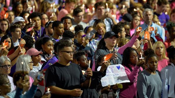 Miles de personas asistieron al homenaje de la hija de Tyson Gay en la pista de atletismo de Lafayette High School (Reuters)