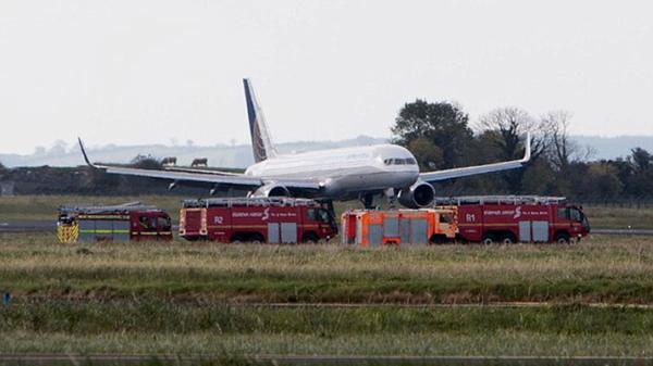 El avión de United ya aterrizó en Shannon. Sufrió un desperfecto en su tren de aterrizaje, pero pudo tocar tierra a salvo
