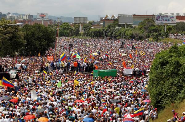 Un momento de la protesta en Caracas (REUTERS)