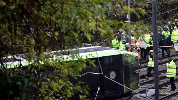 Un tranvía descarriló este miércoles cerca de Londres (AP)