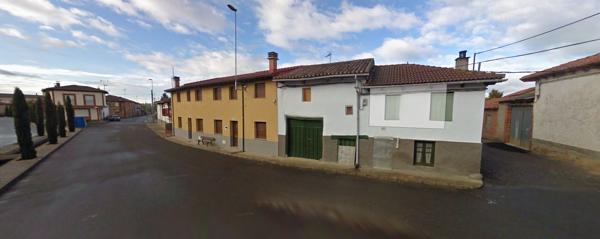 Cerezales del Condado es un pequeño pueblo en la provincia de León, España, donde nació el fundador de Corona