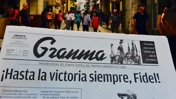 La portada del Granma, anunciando la muerte de Fidel Castro