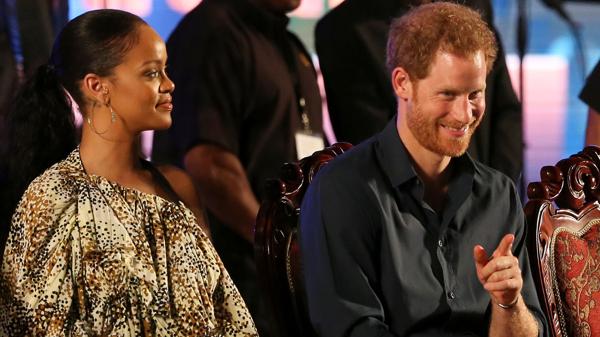 Rihanna y el príncipe Harry durante un evento el miércoles en Barbados (Reuters)