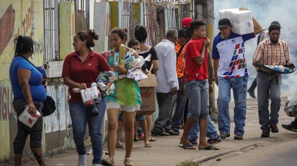 Imagen de los saqueos producidos el fin de semana en Venezuela (Reuters)