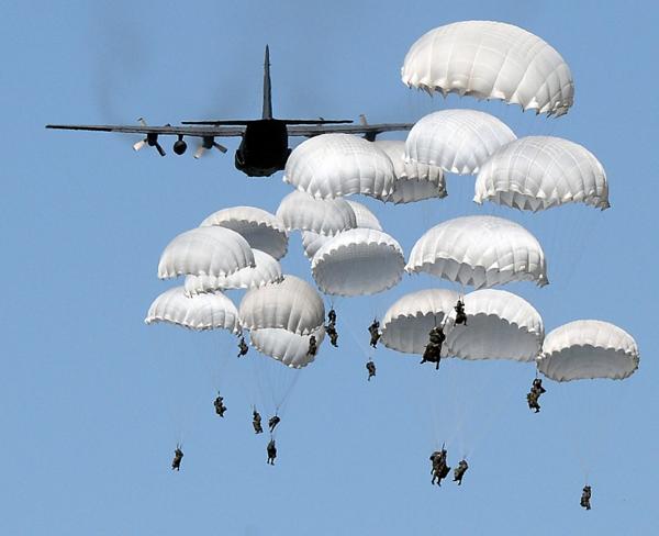 Maniobras de prueba aérea de la Alianza del Atlántico Norte (AFP)