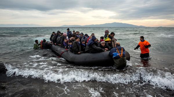 La UE presentó un plan para frenar la llegada de migrantes desde África (AP)