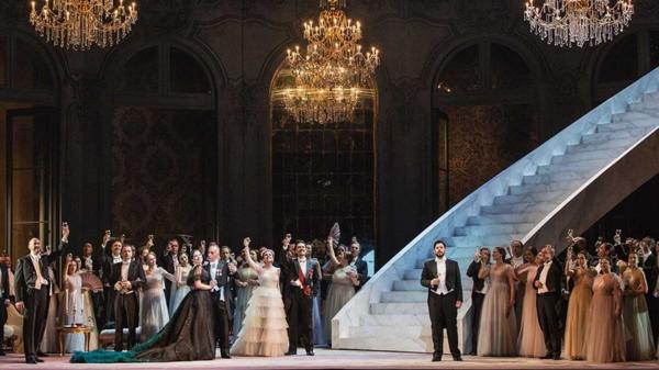 El diseñador italiano estuvo a cargo del vestuario de clásico lírico (Teatro dell)