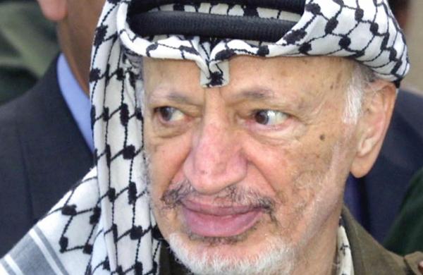 Yasser Arafat usaba una kafiyya blanca y negra, que se convirtió en símbolo de la causa palestina