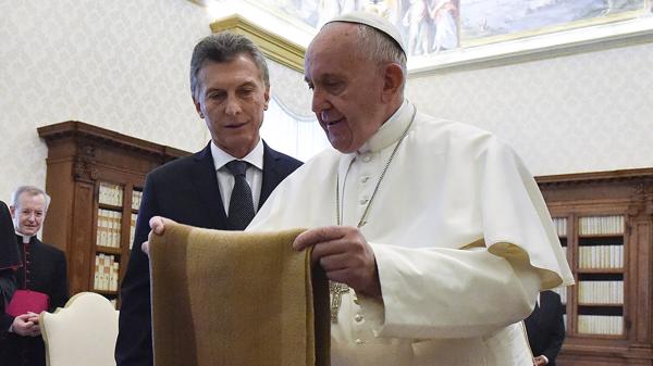 La relación entre Macri y el papa Francisco es oscilante. (NA)