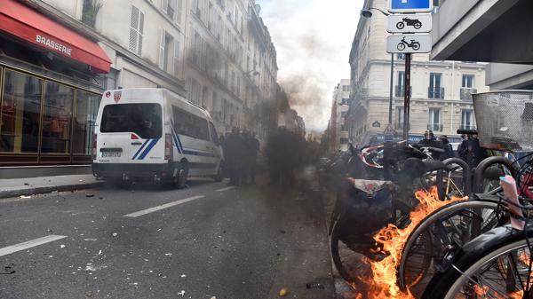Los sindicatos anunciaron que la movilización del martes sería la mayor demostración de fuerza desde que comenzaron las protestas (AFP)