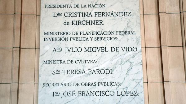 (Nicolás Stulberg) Esta placa está hoy en el Centro Cultural Kirchner