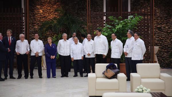 Los mandatarios Nicolás Maduro y Michelle Bachelet presenciaron el anuncio en La Habana