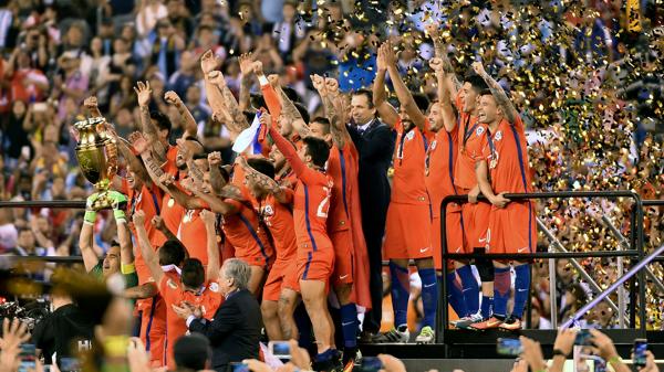 La alegría de Chile por su segundo título consecutivo (AFP)