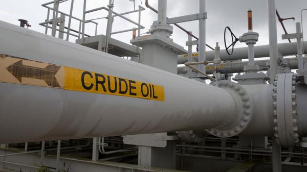 Los analistas creen que todavía existe un exceso de suministros en el mercado petrolero. (Reuters)