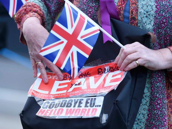 Manifestantes a favor del Brexit (Reuters)