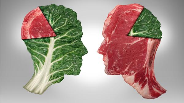 Muchos médicos aconsejan disminuir el consumo de carne e incrementar el de los vegetales (Shutterstock)