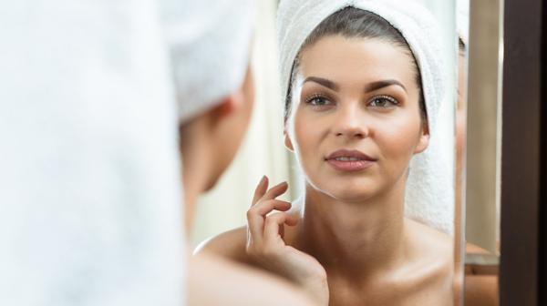 Moretones, marcas o inflamación de las venas pueden indicar una enfermedad en proceso (Shutterstock)