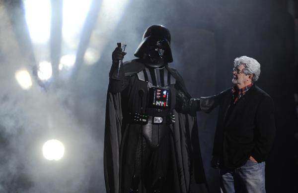 George Lucas junto Darth Vader.