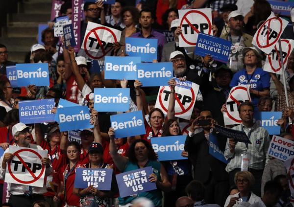Seguidores de Bernie Sanders en la Convención (AP)