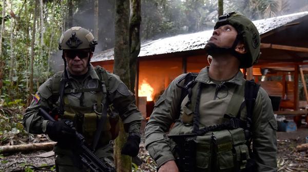 También destruyeron 1.700 kilos de base de coca, 38 toneladas de hoja de coca macerada, 5,5 toneladas de insumos sólidos y 16.000 galones de insumos químicos (AFP)