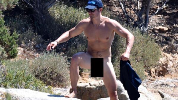 Orlando Bloom sin ropa y sin pudor en Cerdeña, Italia