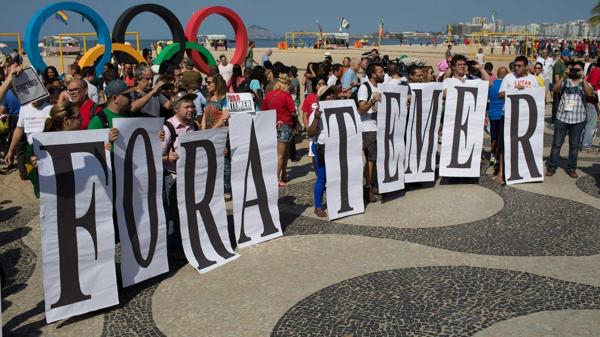 Protesta en Copacabana (AP)