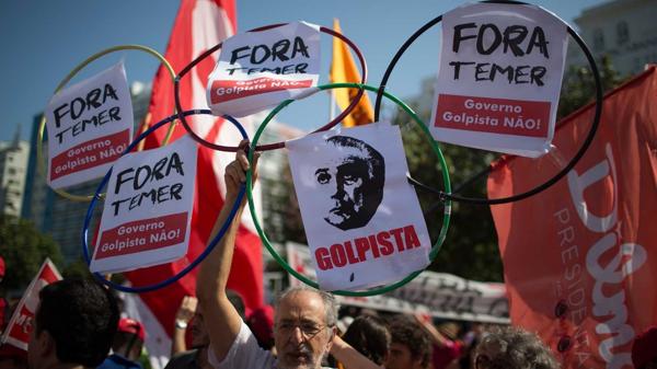 Decenas de protestas contra Temer se desarrollaron este viernes en Río de Janeiro (AP)