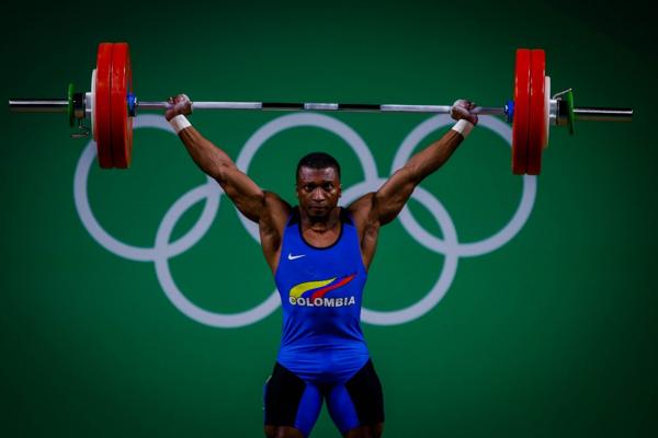 Oscar Albeiro Figueroa participa hoy en la categoría de los 62 Kg. (EFE)