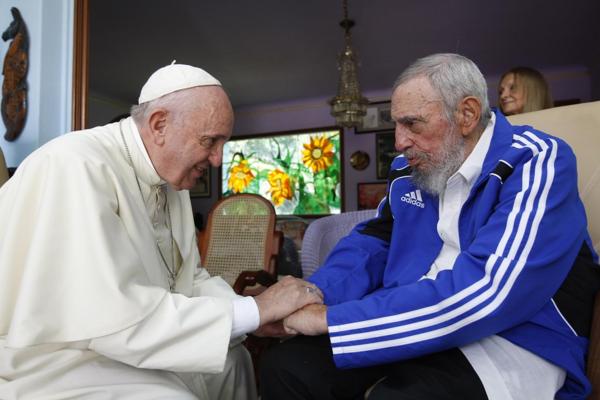 El papa Francisco junto a Fidel Casto (septiembre de 2015) (AP)