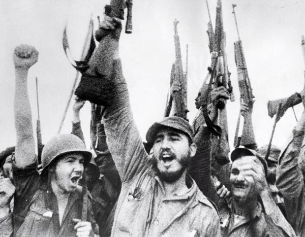 Fidel Castro celebra la victoria del movimiento revolucionario cubano sobre el régimen de Fulgencio Batista. 8 de enero de 1959