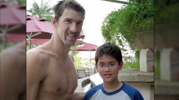 En 2008, Joseph Schooling le pidió una foto a su ídolo: Michael Phelps (@Sintesis_13)