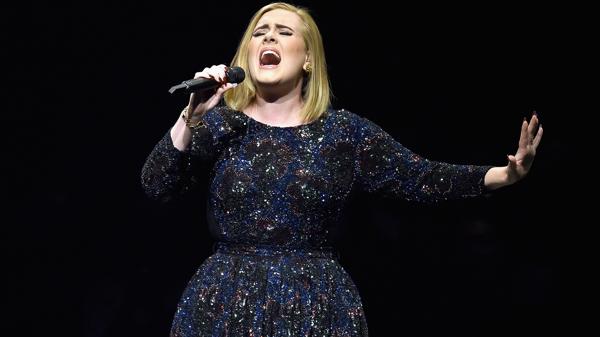 Adele dejó Twitter en 2012 por los mensajes ofensivos contra su hijo (AFP)