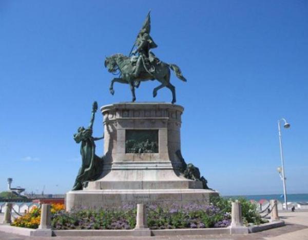 Monumento a San Martín en Boulogne-sur-Mer