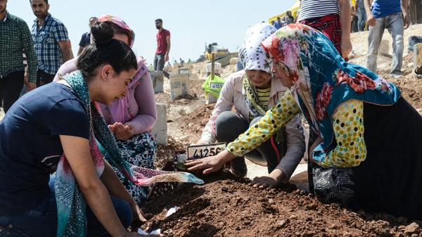 44 de las 54 víctimas pudieron ser identificadas y enterradas (AFP)