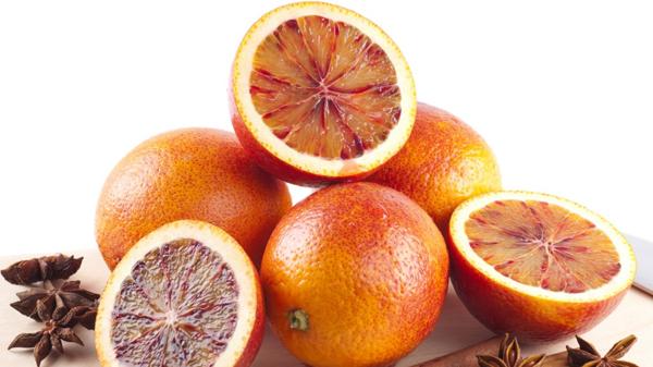 Comúnmente se utiliza la naranja roja para hacer mermelada o helado (Shutterstock)