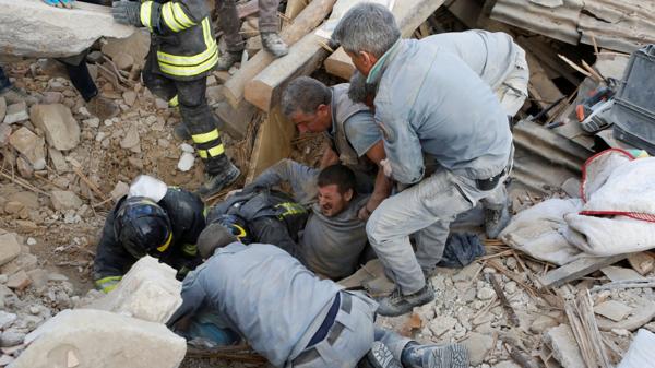 Tareas de rescate en Amatrice (Reuters)