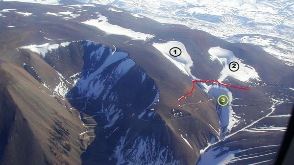 El 1 es el Glaciar Brown Superior, el 2 es el Conconta o Glaciar Norte y el 3 es el Brown Inferior, que recibía las ablaciones de los otos dos glaciares y que hoy desapareció.