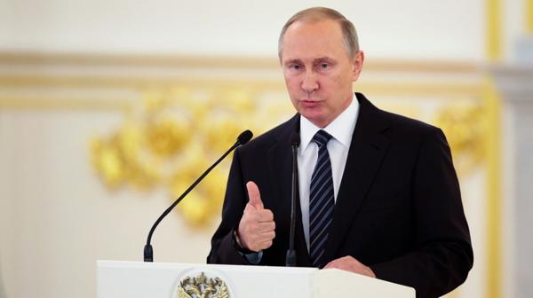 Vladimir Putin felicitó a Donald Trump (AP)
