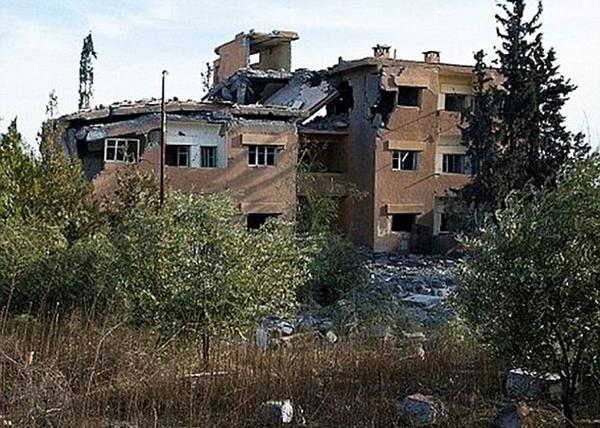 En esta vivienda de Abu Sayyaf se encontraba en cautiverio Kayla Mueller cuando el misil de un drone impactó sobre la estructura. Fue en febrero de 2015. La joven norteamericana murió en el acto