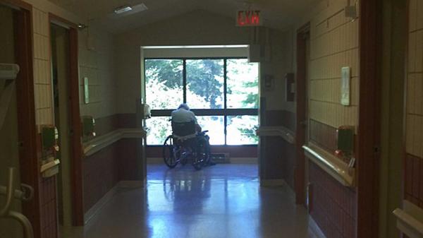 Wolf, solitario, en el asilo en donde pasa sus últimos días