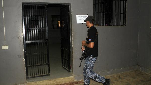 Unos 50 yihadistas leales a ISIS atacaron una cárcel en sur de Filipinas (AFP)