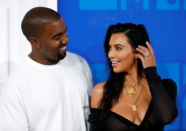 Kim Kardashian y Kanye West en los MTV Music Awards 2016